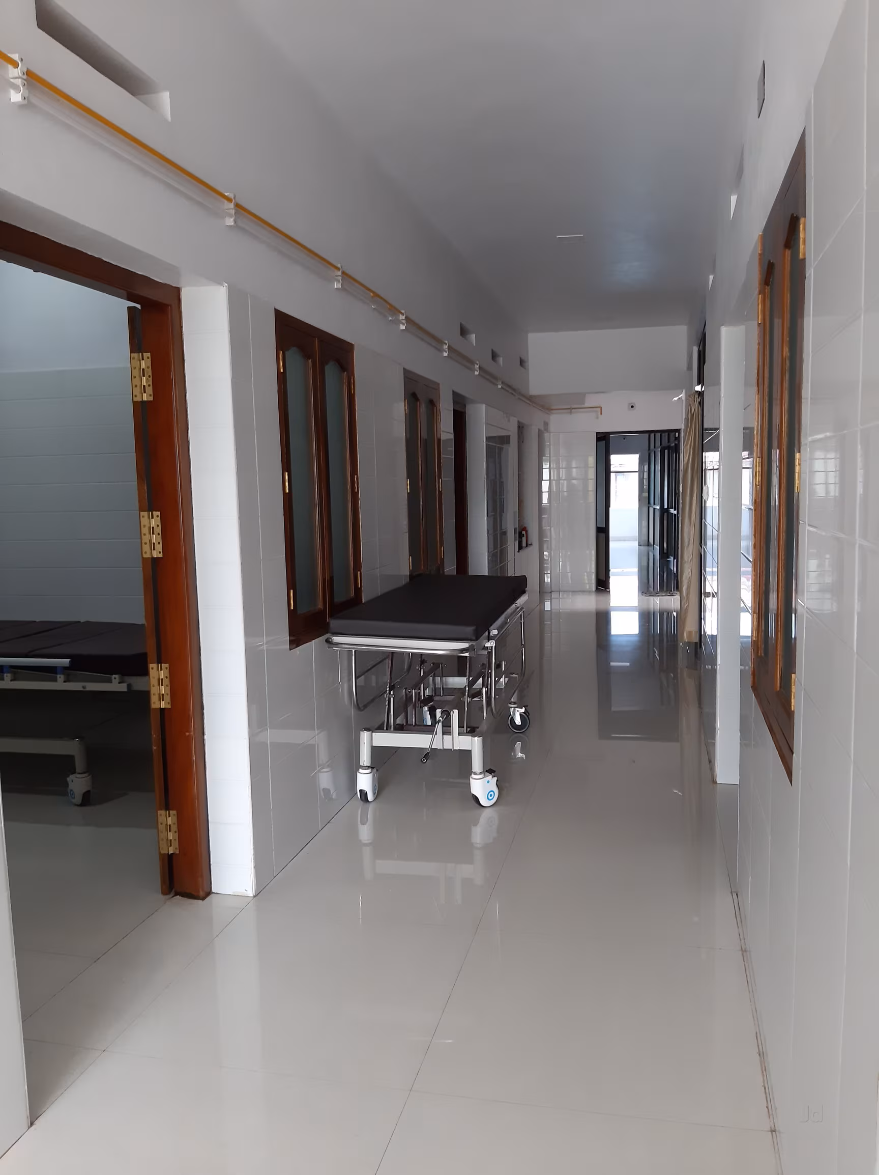 Operating theatre with surgical lights