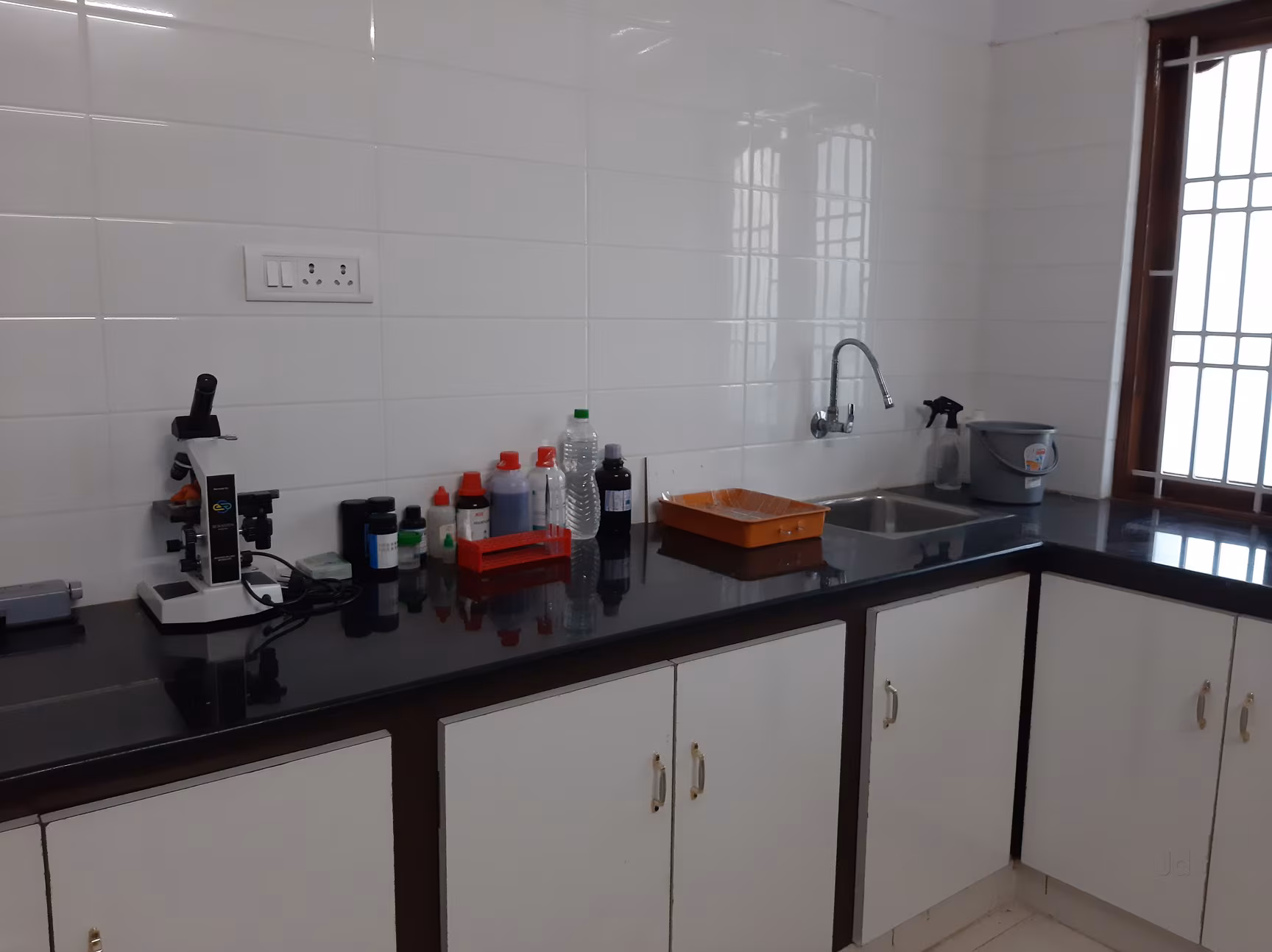 Surgical equipment and instruments